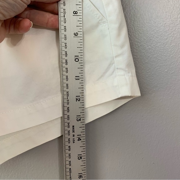 Banana Republic winter white 80’s style waist shorts w tie and pockets. Size 4 - Picture 8 of 9